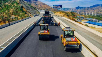 Driverless technology gives helping hand to Panzhihua-Dali Highway construction 