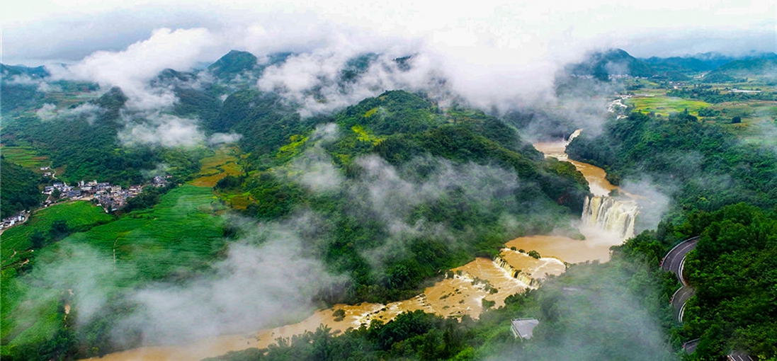 High time to admire Jiulong waterfall in east Yunnan