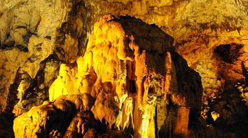 Duoleyuan cave in east Yunnan attracts visitors
