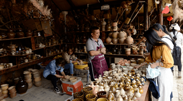 Wanyao: Hometown of pottery