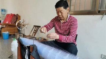 Handmade fishing net still popular in Jiangchuan