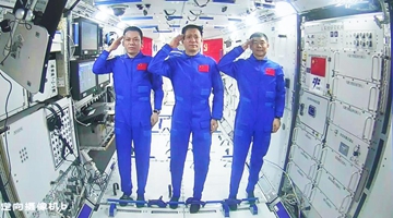 Xi talks with astronauts stationed in space station core module