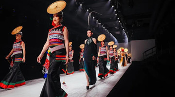 Costumes by Pu’er designer debut in Shanghai