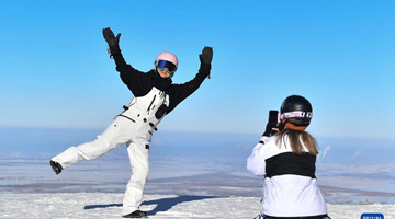 Ice-snow tours favored in Xinjiang
