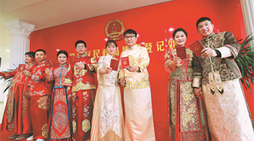 Couples flock to wed on auspicious day