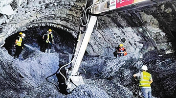 Darui Railway sees light at end of 'toughest' tunnel