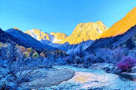 Quzonggong: A wonderland in Baima Snow Mountain