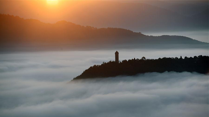 Clouds cover county seat of Ning'er, SW China's Yunnan
