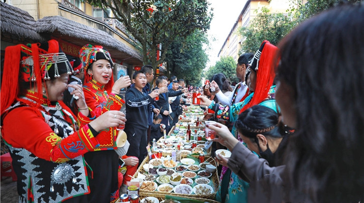 Long banquet with Hani tradition held in south Yunnan