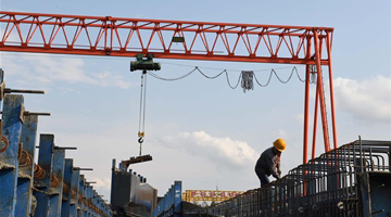 Workers construct bridge beams for Mojiang-Lincang highway in Yunnan