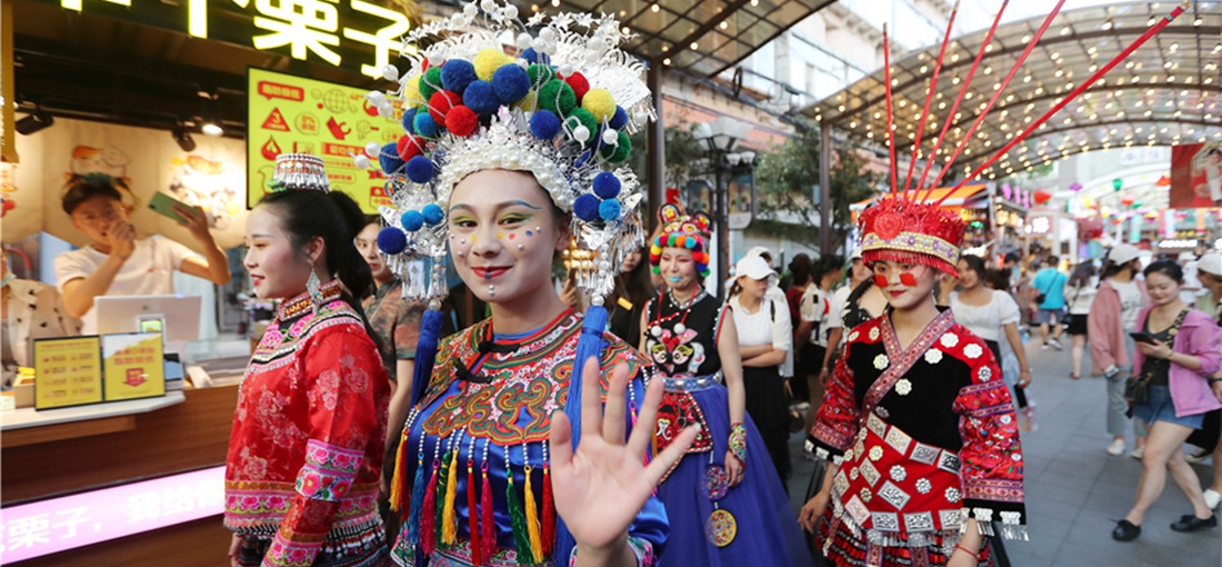 Summer nightlife festival opens in downtown Kunming  