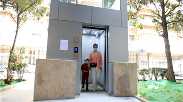  ‘Shared elevator’ improves living conditions in old residential communities