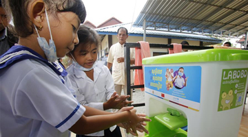 China provides hygiene supplies to pre-schools in Cambodia, benefiting 70,000 pupils 