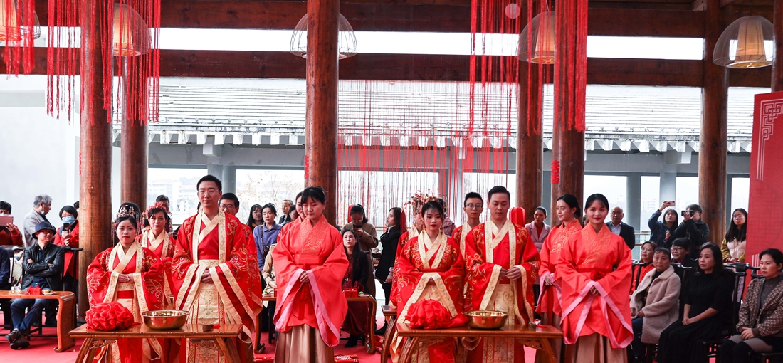 Traditional Chinese wedding ceremony in Guiyang