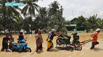 Monsoon flooding ravages Indonesia 