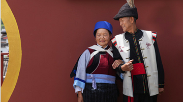 10 couples mark golden marriage in Lijiang