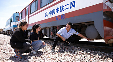 China-Laos railway carrys dreams, brings hearts closer