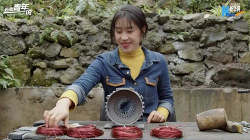 A Yunnan girl famous for repairing machines