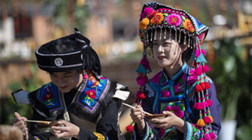 Online Yi costume show staged in Chuxiong