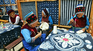 Tie-dyeing: traditional folk technique of Bai ethnic group reveals beauty of Yunnan